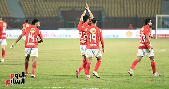 إمام عاشور يتقدم للاهلى بمرمى غزل المحلة ويوسع الفارق فى صدارة هدافى الدورى.. صور 