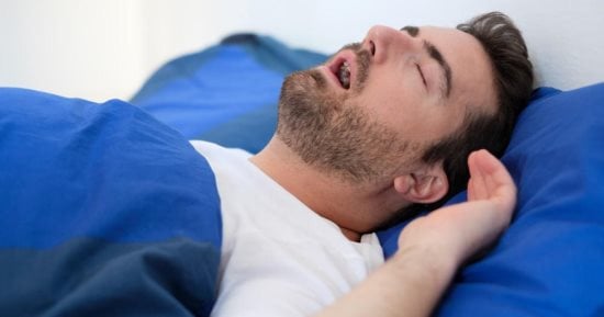 لماذا تنام وفمك مفتوحا؟.. اعرف الأسباب والمخاطر الصحية وطرق العلاج