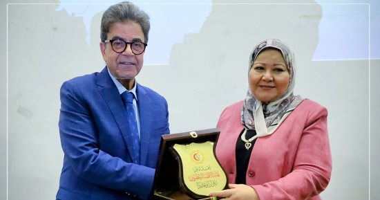 نقيب البيطريين يكرم مستشار محافظ الفيوم للثروة السمكية لتطوير بحيرة قارون