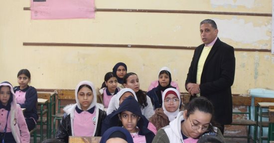 وكيل وزارة التعليم بالجيزة يحيل مدير مدرسة ومشرف للشؤون القانونية