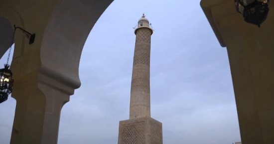 إعادة بناء مئذنة جامع النورى الكبير فى الموصل بعد تدميرها على يد داعش