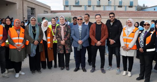محافظ الإسماعيلية يتابع  تجهيز القافلة الإغاثية المقرر إطلاقها إلى غزة  