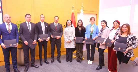 وزيرة التضامن تكرم فريق الوزارة المشارك فى مناقشات استعراض التقرير الدورى لملف حقوق الإنسان بجنيف