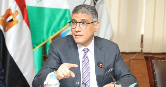 محافظ الجيزة يبحث مع وفد الهيئة المصرية العامة للبترول آليات دفع عجلة التنمية