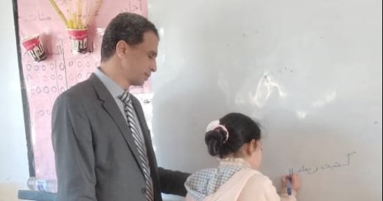وكيل تعليم كفر الشيخ يتفقد المدارس ويستمع لآراء الطلاب والمعلمين.. صور