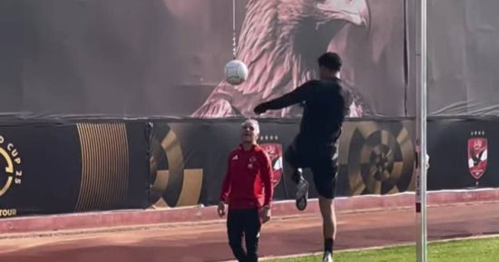 كولر يدرب نجم الأهلى الصاعد على "ضربات الرأس".. صور