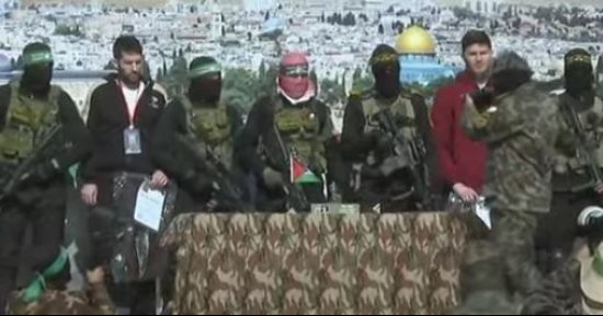الأخبار العربية والعالمية حتى الظهيرة.. الفصائل الفلسطينية تفرج عن 3 إسرائيليين من غزة.. الداخلية الأمريكية تطرد 2300 موظف ضمن جهود إعادة الهيكلة.. وأوكرانيا تقدم مذكرة شراكة منقحة حول المعادن للولايات المتحدة