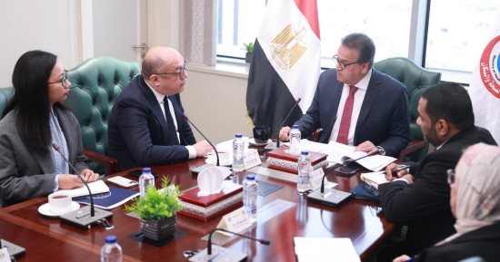 وزير الصحة يبحث مع سفير الفلبين بمصر سبل تعزيز التعاون في القطاع الصحي
