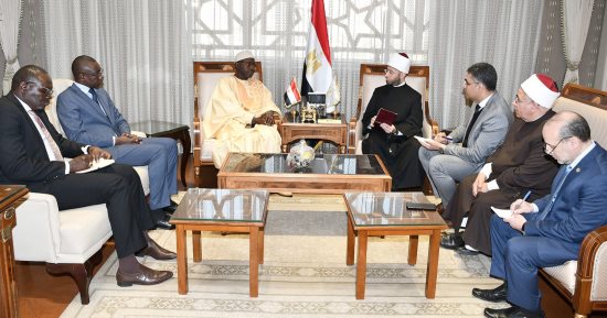 وزير الأوقاف يبحث سبل التعاون الدينى والثقافى مع مستشار الرئيس السنغالى