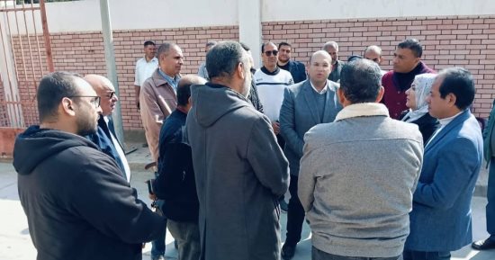 نائب محافظ الجيزة يتفقد التجهيزات النهائية بمحطة رفع الصرف الصحى فى دهشور