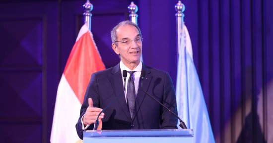 وزير الاتصالات: 30 ألف متخصص فى الذكاء الاصطناعى