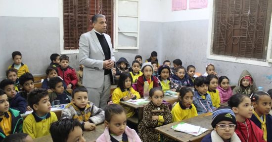 وكيل وزارة التعليم بالجيزة يحيل معلمة للشؤون القانونية للتلاعب فى سجلات الطلاب