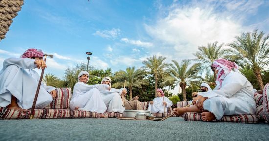 أيام الشارقة التراثية رحلة ثقافية تحتفى بالتراث وتجمع الشعوب.. الفعاليات شعارها "جذور" بمشاركة 26 دولة.. عروض فنية وحرفية تسرد قصص الأجداد .. مشاركة مصرية بارزة بعروض فنية وبحثية تبرز التراث.. صور