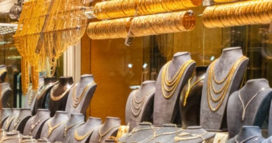 هل على ذهب الزوجة زكاة حال باعه الزوج لشراء غيره مستغلا تقلبات الأسعار؟.. الإفتاء تجيب