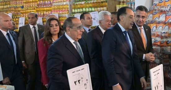 وزير التموين يوجه باستمرار ضخ السلع الغذائية واللحوم بمعارض أهلا رمضان 2025