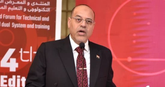وزير العمل يعلن عن فرص عمل لأطباء فى السعودية برواتب تصل لـ70 ألف ريال شهريا