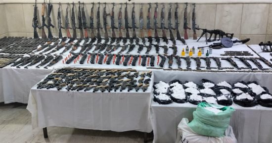 فيديوهات مظلومية خط ساحل سليم تسقط في فخ الحقيقة.. المضبوطات تكشف الوجه الآخر للمجرم.. سلاح السوشيال ميديا لم يحمِ الجاني.. الفيديوهات لم تبعده عن العدالة.. وضبط 359 قطعة سلاح ومتفجرات تكشف خطورته