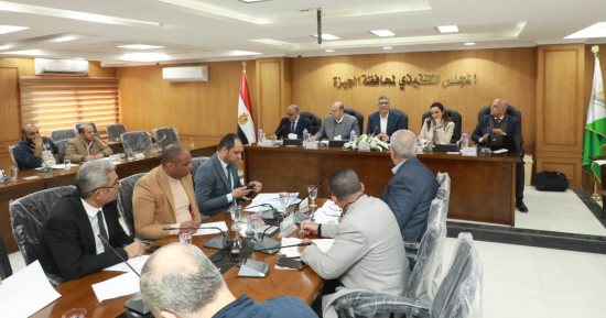 محافظ الجيزة يعقد اجتماعًا بمجلس إدارة المناطق الصناعية فى الصف والعياط