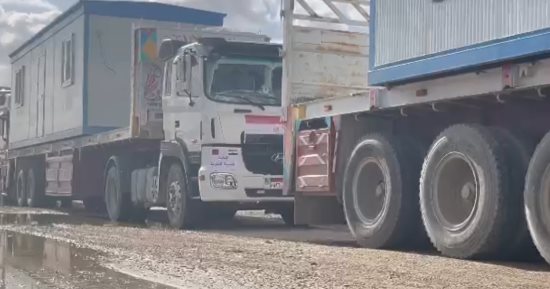 مصر تواصل دعم غزة بإدخال شاحنات محملة ببيوت متنقلة عبر معبر رفح