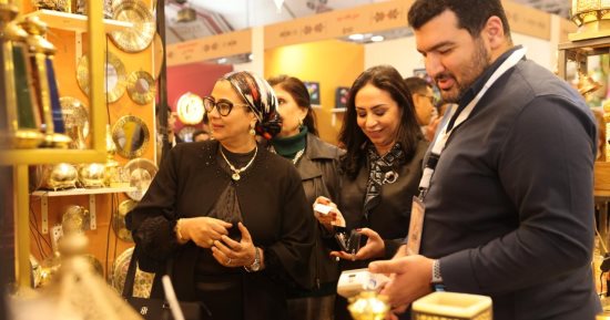 رئيس "القومى للمرأة" ووزيرة التضامن تتفقدان جناح المجلس فى معرض ديارنا