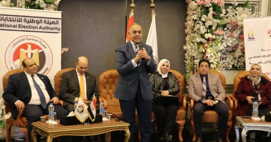 الوطنية للانتخابات تنظم ندوة تثقيفية بمركز شباب باب الشعرية لتعزيز الوعى.. صور