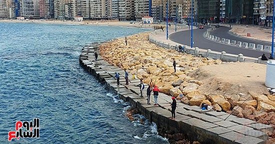  "بتمطر والشمس طالعة".. أغرب نوة بالإسكندرية أجواء قارسة البرودة تزامنا مع نوة الشمس الصغرى