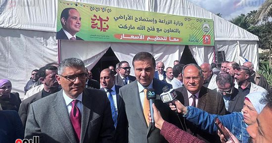 وزير الزراعة ومحافظ الجيزة يفتتحان معرض أهلا رمضان بنادى الزراعيين