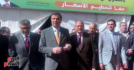 وزير الزراعة ومحافظ الجيزة يفتتحان معرض أهلا رمضان بنادى الزراعيين بتخفيضات 30%