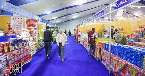محافظة الجيزة تستقبل رمضان بـ30 معرضًا للسلع الغذائية.. تنظيم معرض رئيسى بالعمرانية وتغطية القطاعات الأخرى بمعارض سلعية.. تخفيضات على الزيت والسكر واللحوم والخضروات تصل لـ30%.. والعروض تستمر لنهاية الشهر الكريم