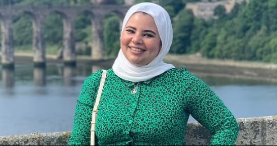 محكمة بريطانية تنتصر لطبيبة مصرية واجهت تهديد الطرد لدعمها فلسطين.. تفاصيل
