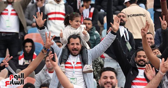 حضور كثيف لجماهير الأهلى والزمالك فى استاد القاهرة قبل مباراة القمة
