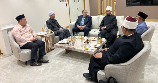 وزير الأوقاف يصل إلى ماليزيا لتعزيز التعاون وتبادل الخبرات بين البلدين