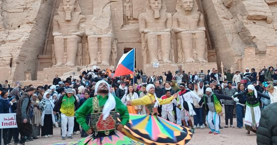 الآثار: أكثر من 4 آلاف زائر حضروا ظاهرة تعامد الشمس بأبو سمبل