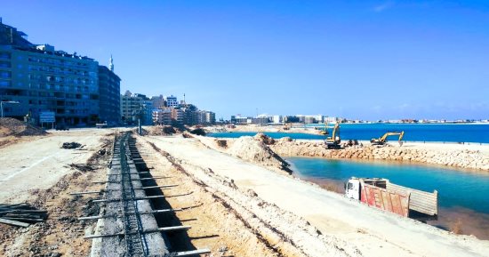 العمل بمشروعات تطوير مطروح لا يتوقف.. استمرار التوسع فى أعمال البنية التحتية للأحياء.. رصف الشوارع الرئيسية وتركيب الإنترلوك بالأزقة.. توفير جميع الخدمات للمواطنين بكل المناطق.. وإحلال وتطوير كوبرى روميل.. صور