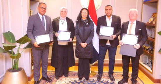 وزيرة التضامن تكرم قطاع مكتب الوزيرة لتميزهم خلال شهر فبراير