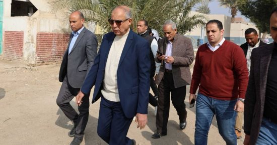 محافظ المنيا: نسعى لتطوير مشروعات الثروة الداجنة وزيادة الإنتاجية.. صور