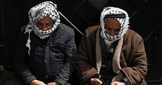 فرحة كسرتها تل أبيب بعد تأجيل إطلاق سراح الأسرى الفلسطينيين.. عائلات إسرائيلية تتهم نتنياهو بعرقلة الاتفاق.. والاحتلال يواصل عدوانه على الضفة.. الصحة الفلسطينية: ارتفاع حصيلة العدوان لأكثر من 160 ألف شهيد ومصاب