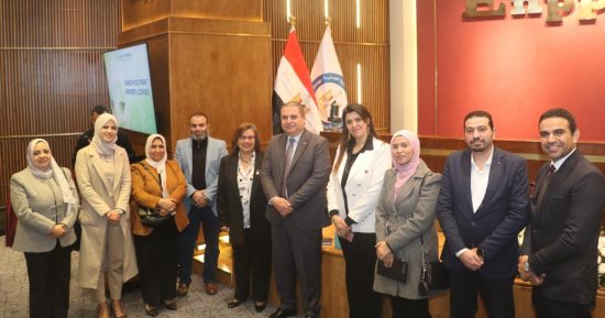المواصفات والجودة تمنح كوادر بالبترول رخصة مزاولة المهنة في البصمة الكربونية