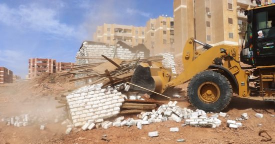 إزالة 43 حالة تعد بمساحة 17 ألف متر بأسوان