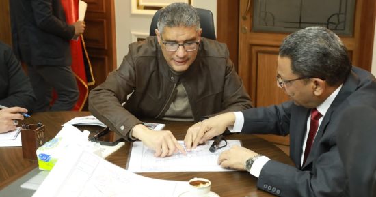 محافظ الجيزة يستقبل وفد مطار سفنكس لمناقشة جاهزيته لافتتاح المتحف الكبير
