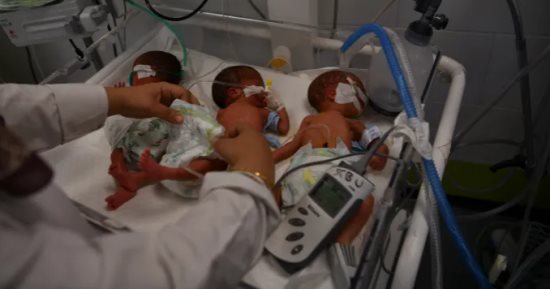 وفاة 6 رضع بسبب البرد القارس فى غزة