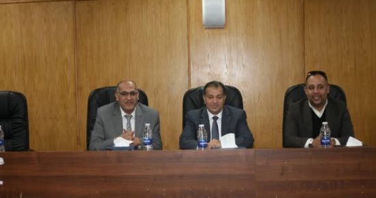 رئيس جامعة جنوب الوادى يناقش تجهيز عناية متوسطة بمستشفى الطوارئ والإصابات