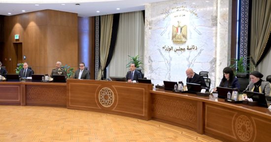 سك عُملات معدنية تذكارية متداولة بمناسبة مرور 70 عاما على قطاع السياحة بمصر للطيران   
