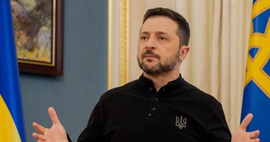زيلينسكي يتفق مع ترامب بشأن عدم قدرة أوكرانيا على استعادة جزيرة القرم بالقوة من روسيا