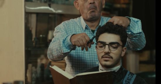 معتز هشام شاب مثقف ومحب للقراءة فى مسلسل ولاد الشمس 