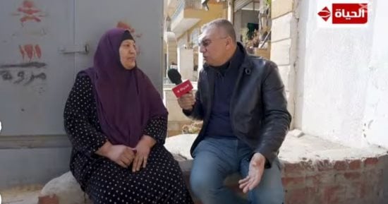 عمرو الليثي يهدي الحاجة أفراح مبلغا ببرنامج أجمل ناس على قناة الحياة