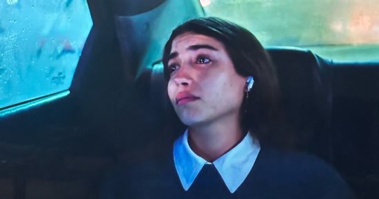 مسلسل أثينا الحلقة 1.. أثينا يطلب من مى الاستماع إلى أغنية بسرح وأتوه لـ كايروكى