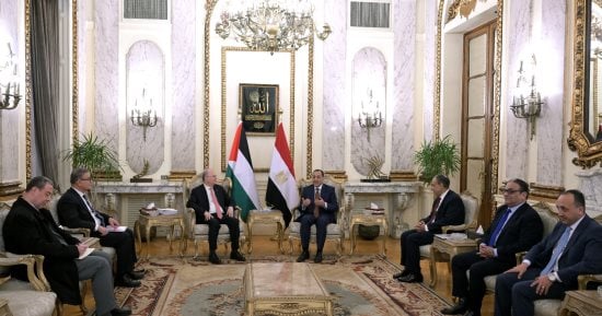 رئيس الوزراء يجدد لنظيره الفلسطينى التأكيد على دعم مصر الثابت للفلسطينيين