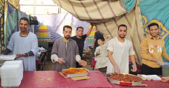 مطبخ في قنا يقدم وجبات للصائمين والأسر الأكثر احتياجا خلال شهر رمضان.. صور
