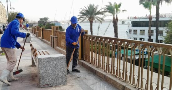 الوحدات المحلية تكثف أعمال النظافة وتزيل الإشغالات بأسوان